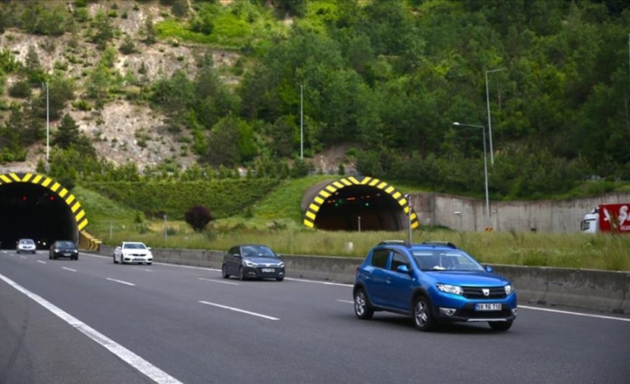 Bolu Dağı Tüneli'nden 12 günde 1 milyonun üzerinde araç geçti