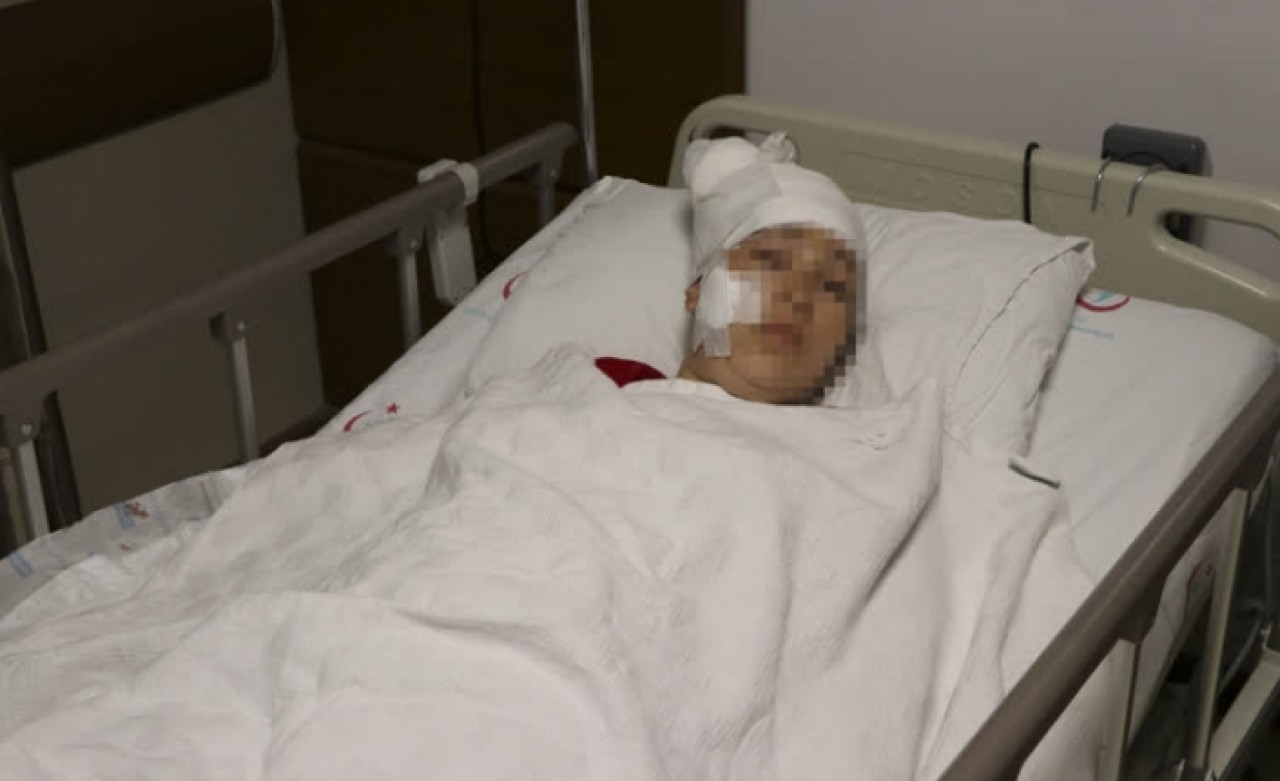 Doğum yapan eşini hastane odasında bıçakladı