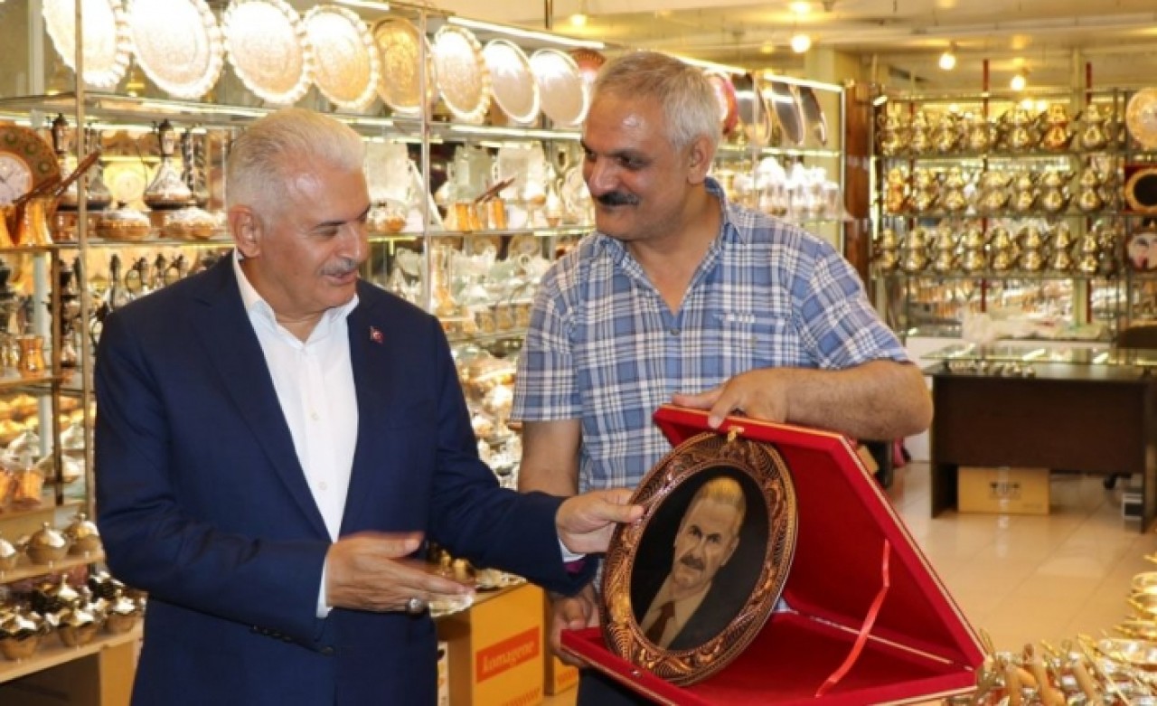 Çatık kaşlı portresini gören Yıldırım: Herhalde seçim sonucu açıklanırken yapılmış