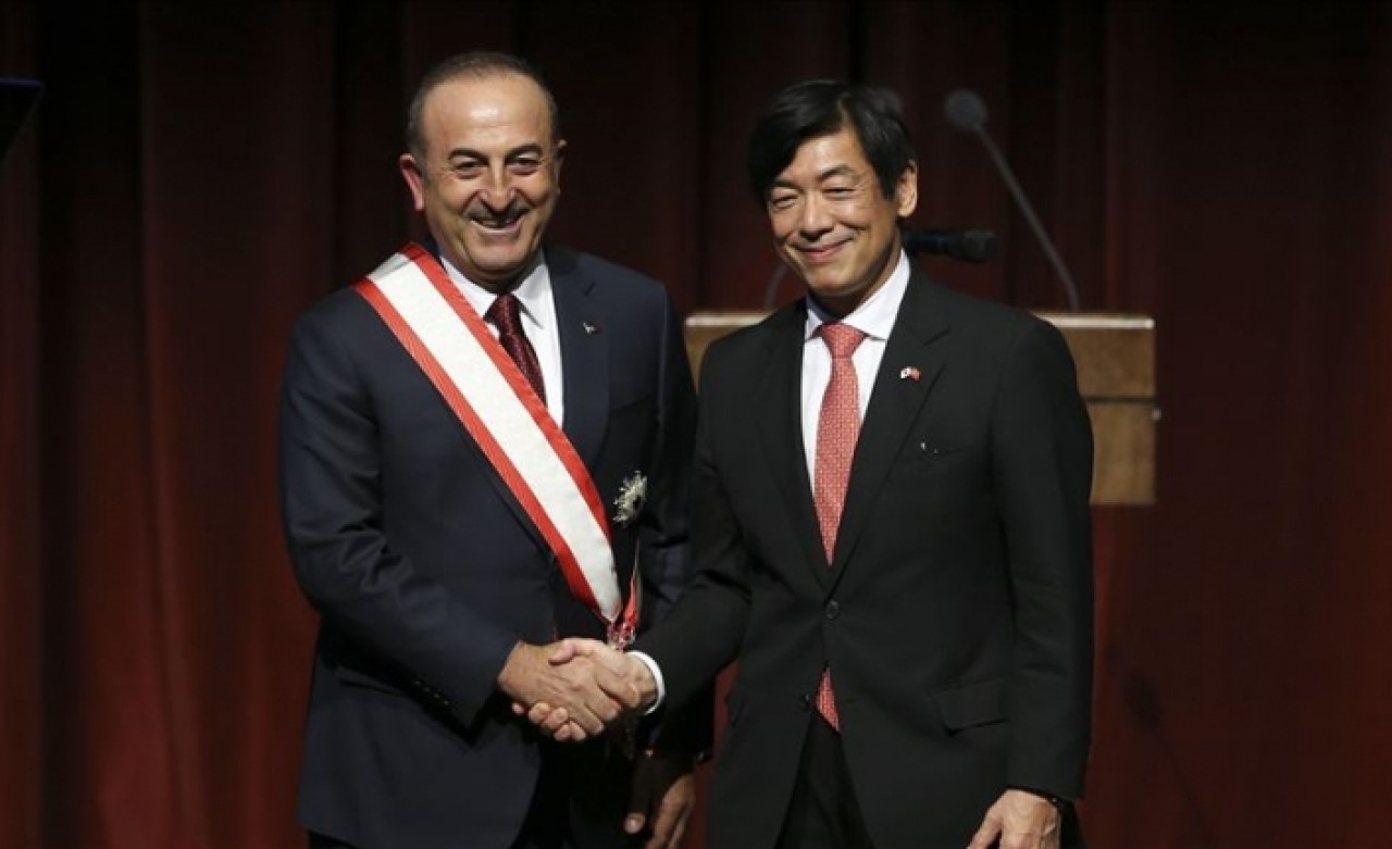 Çavuşoğlu'na 'Japonya'nın en yüksek nişanı' takdim edildi