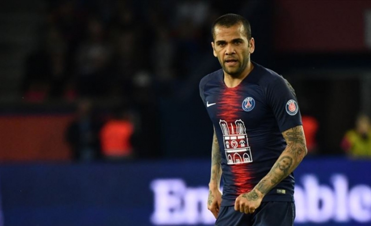 Dani Alves ülkesine döndü