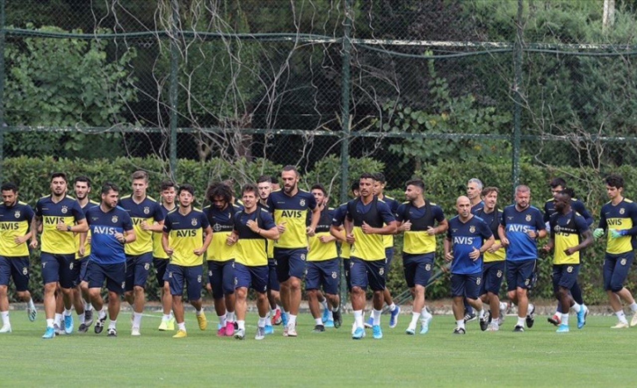 Deniz Türüç Fenerbahçe'de ilk antrenmanına çıktı