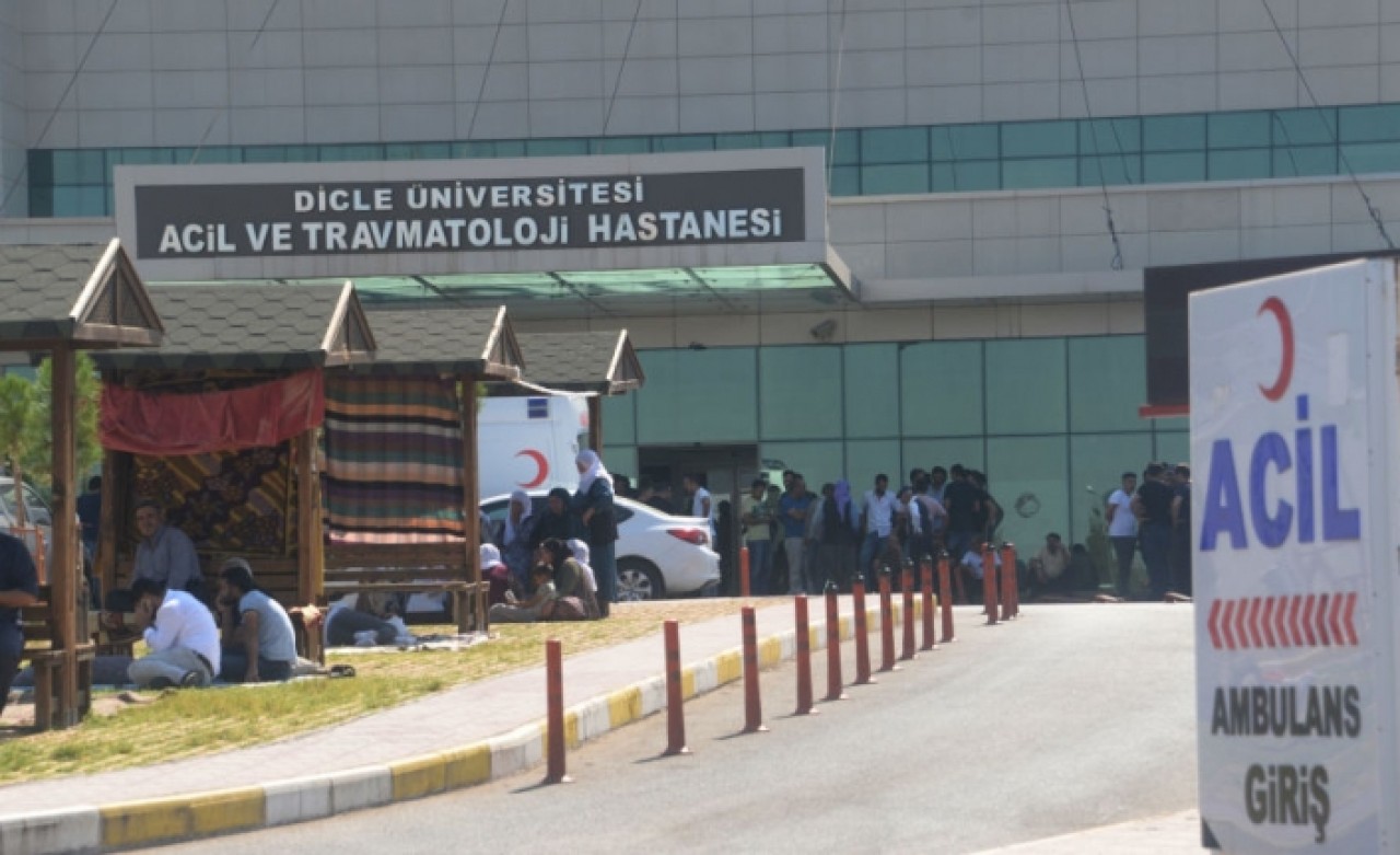 Diyarbakır'da zırhlı araç devrildi: 2 polis şehit,  4 polis yaralı