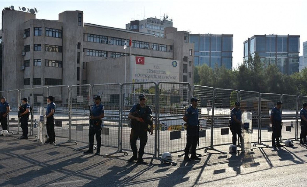 Diyarbakır,  Mardin ve Van Belediye Başkanları görevlerinden uzaklaştırıldı