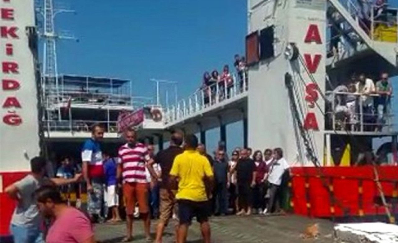 Erdek-Avşa seferini yapan feribot iskeleye çarptı: 4'ü çocuk 7 yaralı