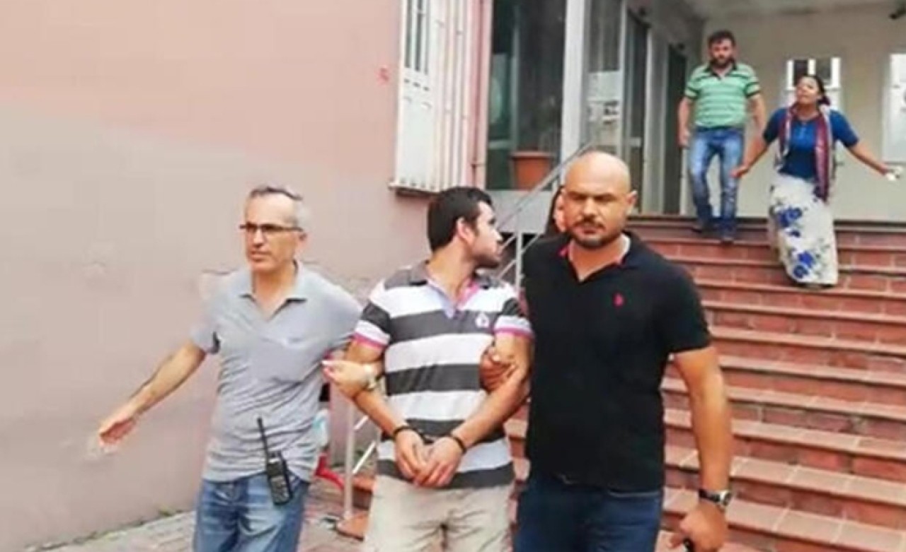 Gasptan tutuklanan oğlunu görünce sinir krizi geçirdi