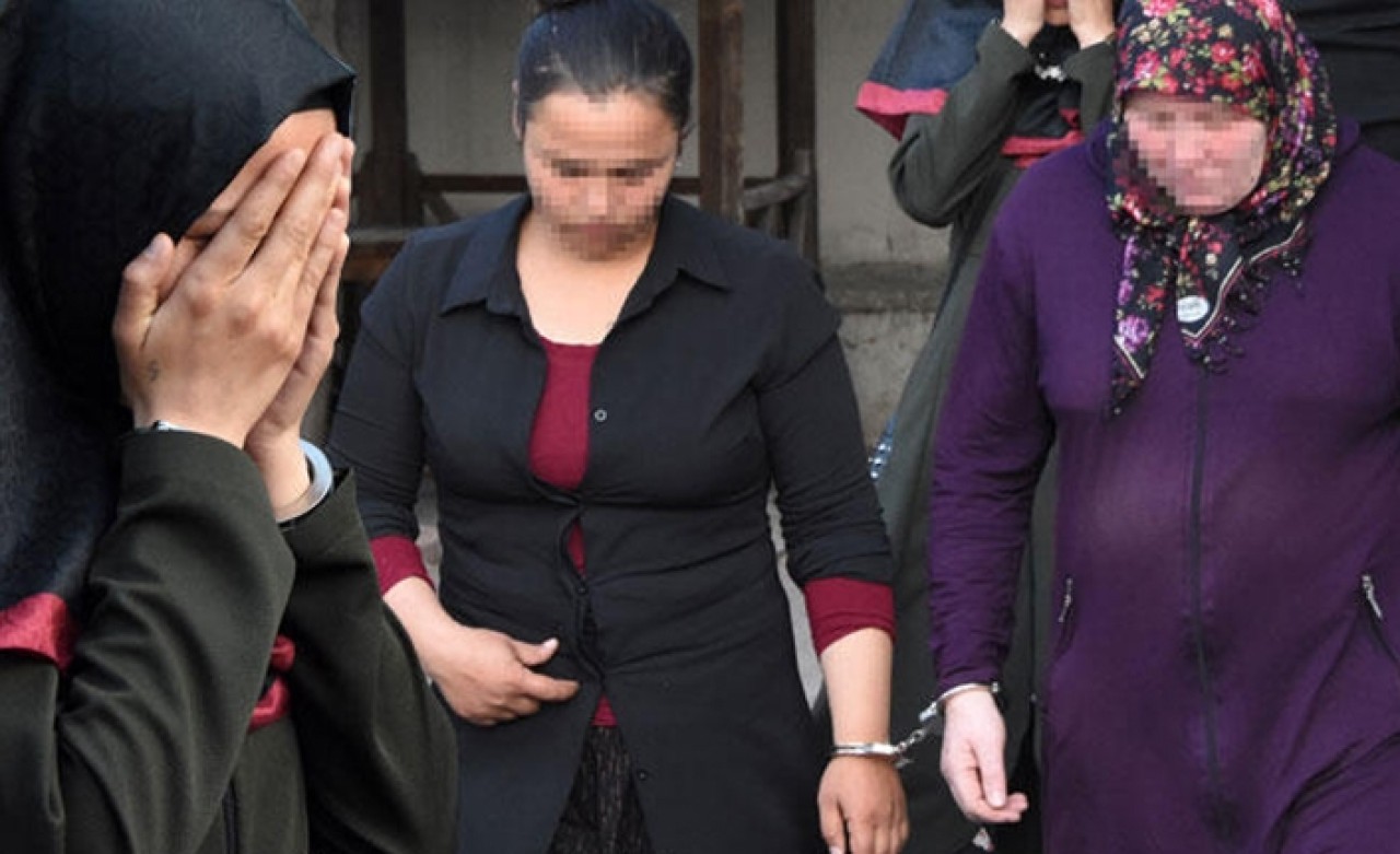 Genç kızın çığlıkları üzerine kaçan 3 kadın böyle yakalandı!