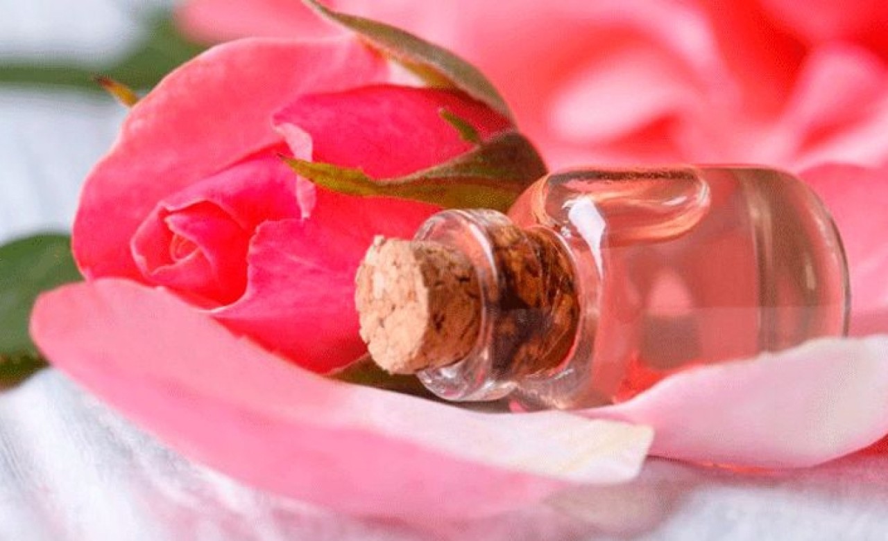 Gül suyunun cilde 10 faydası