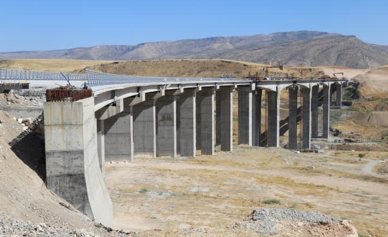 Hasankeyf-2 Köprüsü'nün iki yakası birleşti
