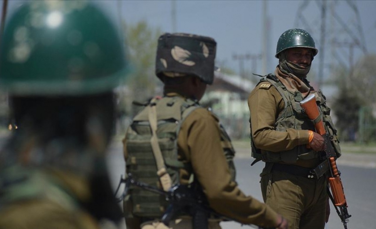 Hindistan'ın Cammu Keşmir'deki sıkı tedbirleri sürüyor