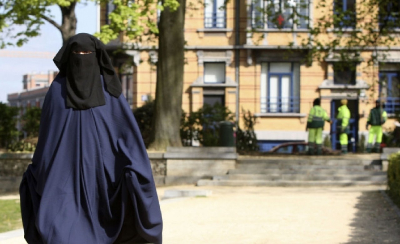 Hollanda'da burka yasağı yürürlükte