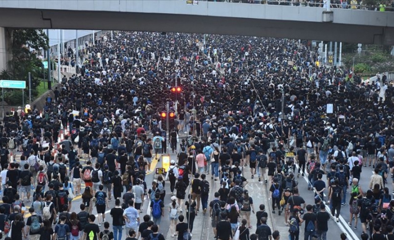 Hong Kong’da gösteriler hız kesmiyor