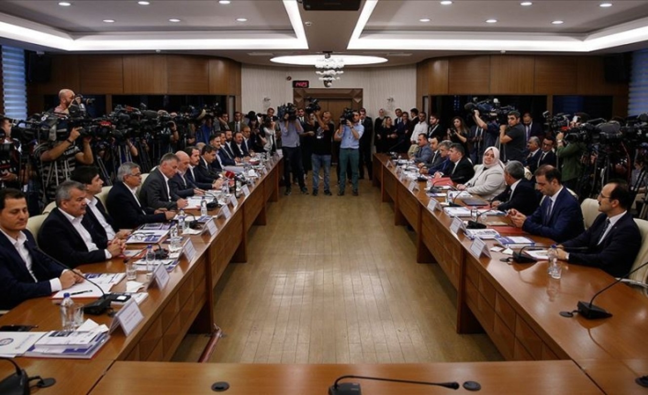 Hükümet,  memur ve memur emeklisine yeni zam teklifinde bulundu