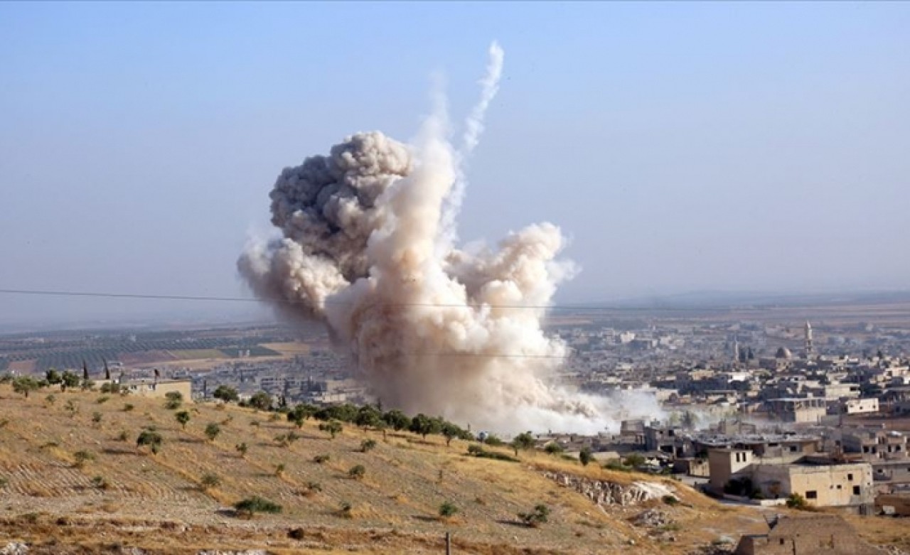 İdlib'e yoğun hava saldırıları sürüyor