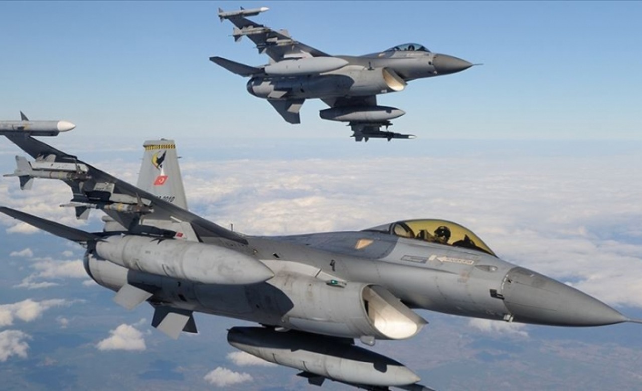 Irak'ın kuzeyinde terör örgütüne ait sığınaklar vuruldu