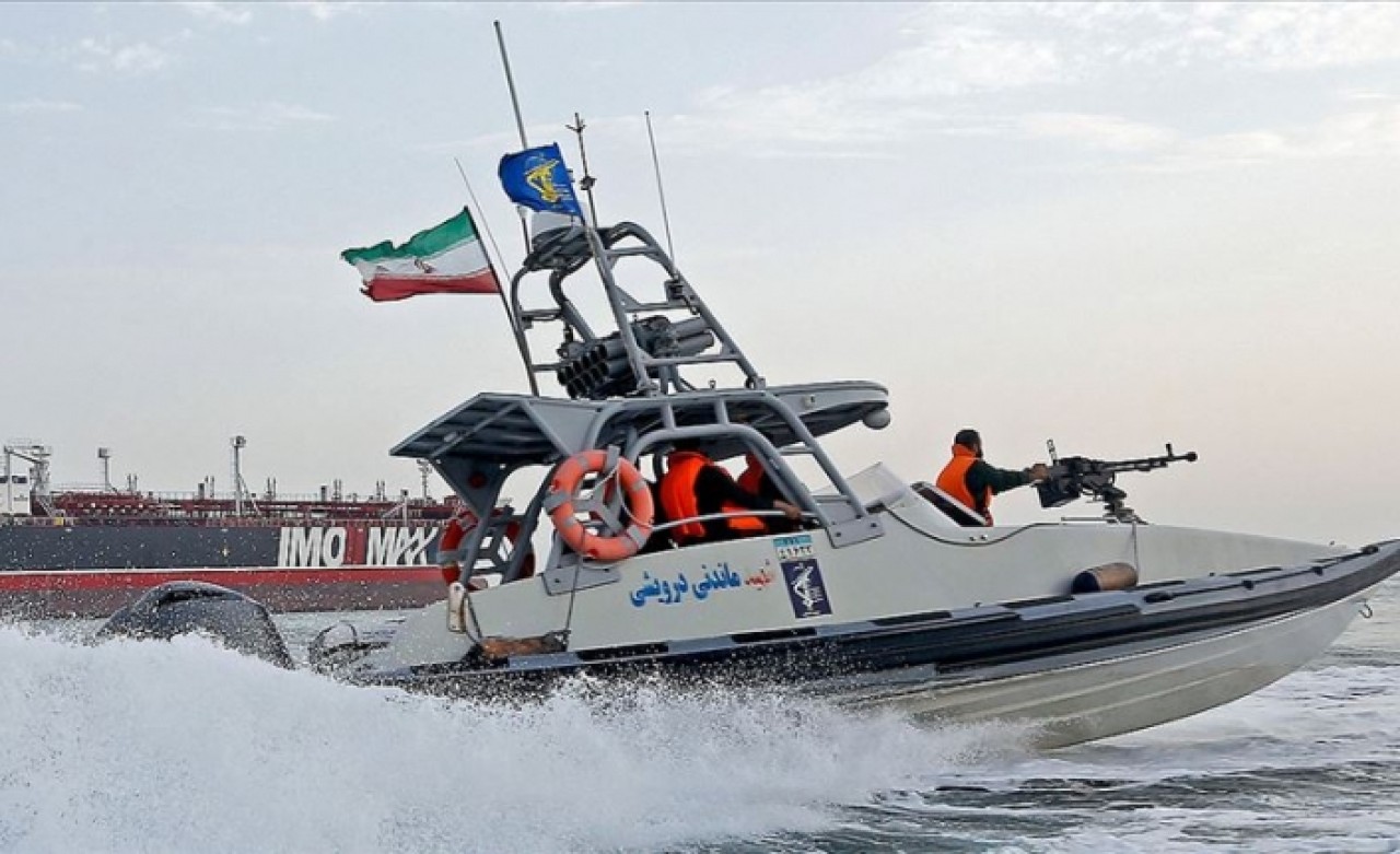 İran Basra Körfezi'nde yabancı bir tankere el koydu