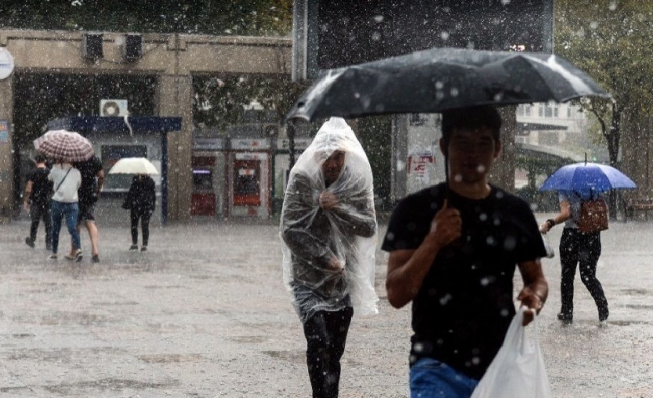 İstanbul'u 'çok hücreli fırtına' vurdu