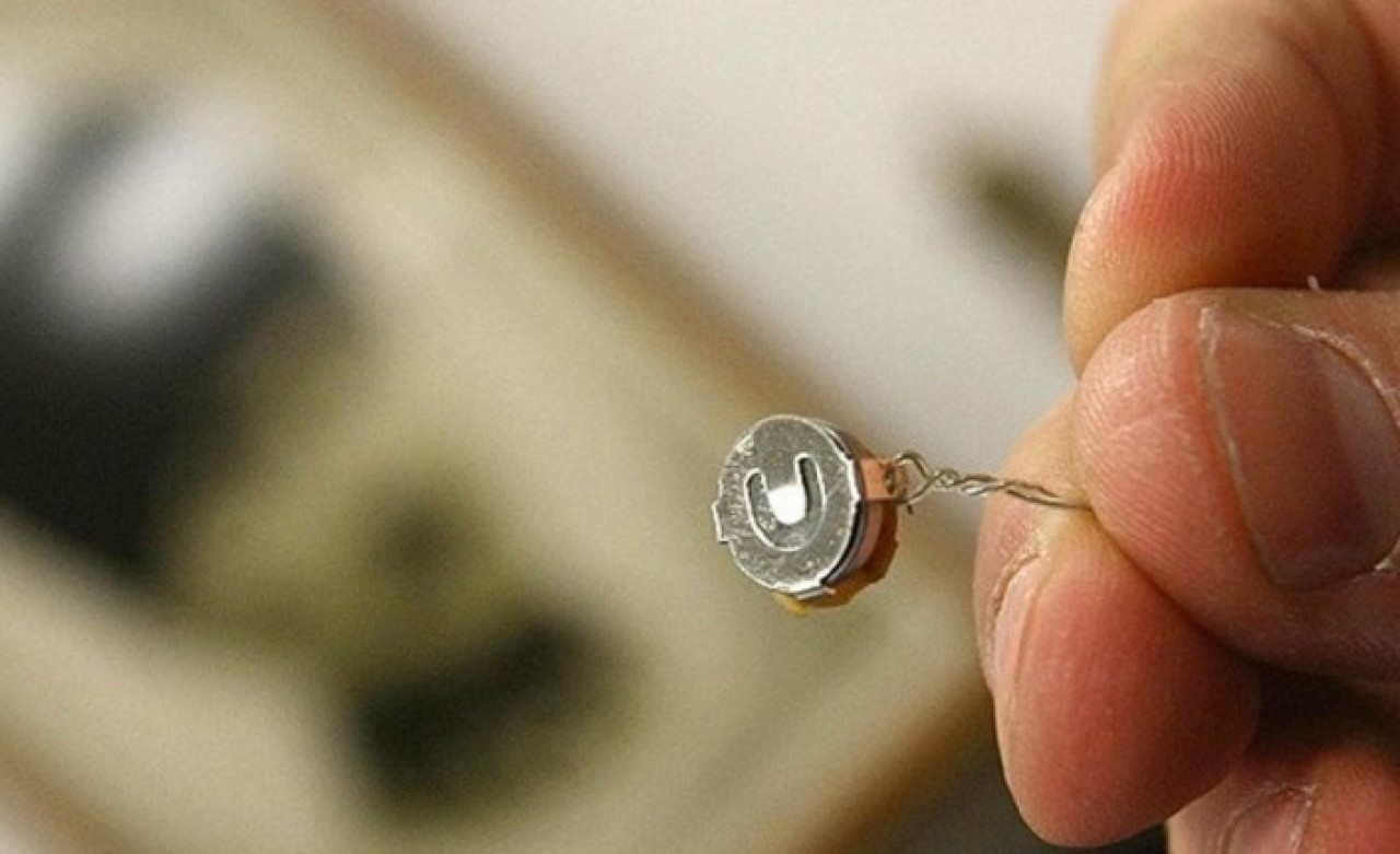 İzmir'de belediye başkanının odasında dinleme cihazı bulunmasıyla ilgili iki gözaltı