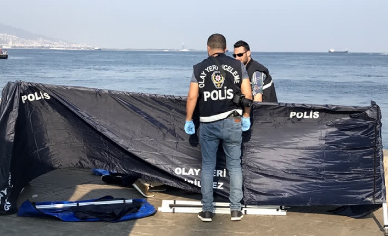 İzmir'de denizde erkek cesedi bulundu