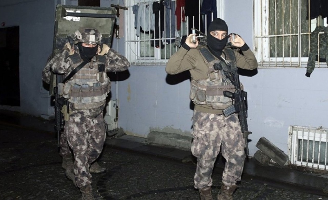 İzmir'de IŞİD'e yapılan operasyonda 6 Suriyeli gözaltına alındı