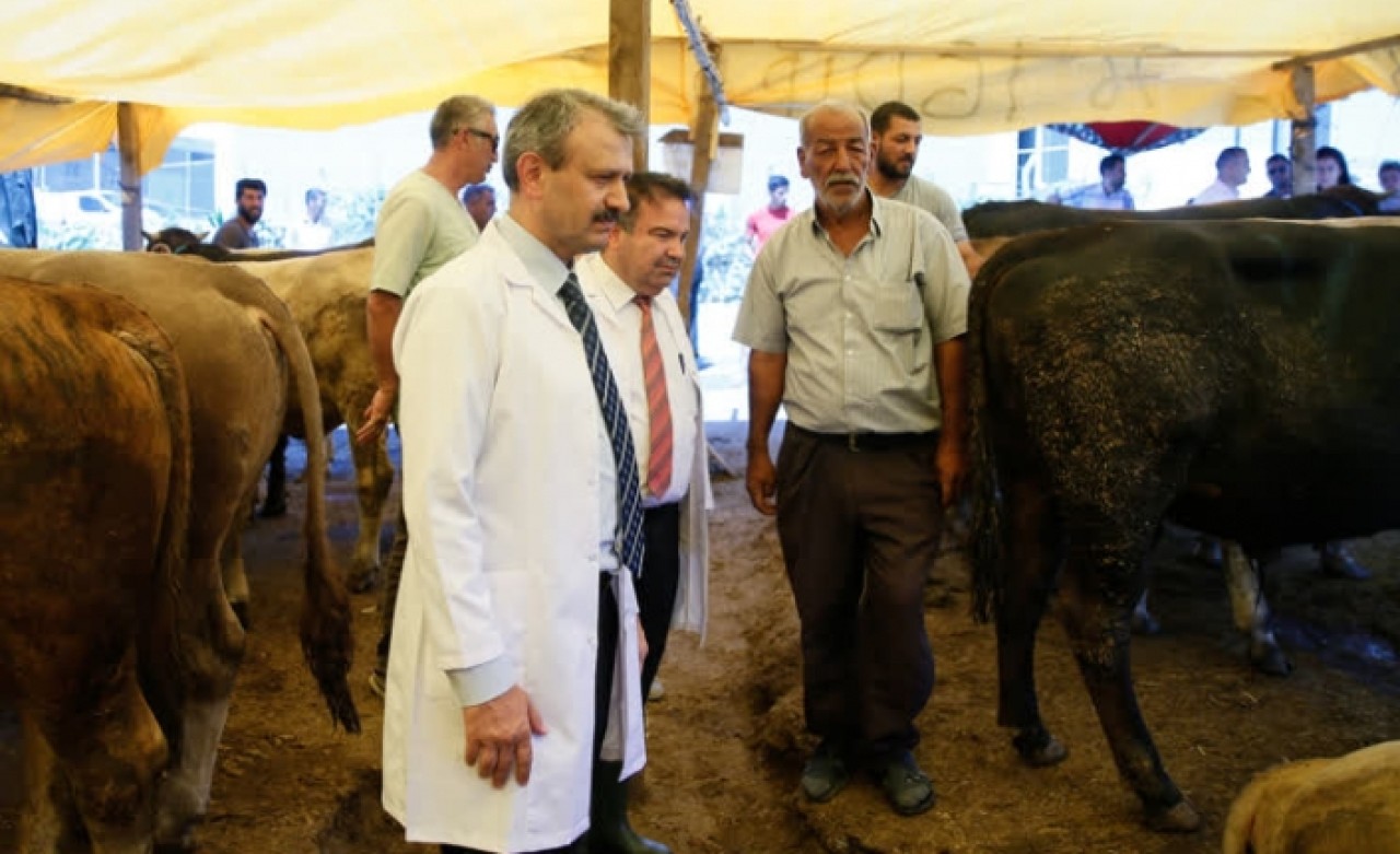 İzmir İl Müftüsü Balkan: Derin dondurucuları değil gönülleri dolduralım