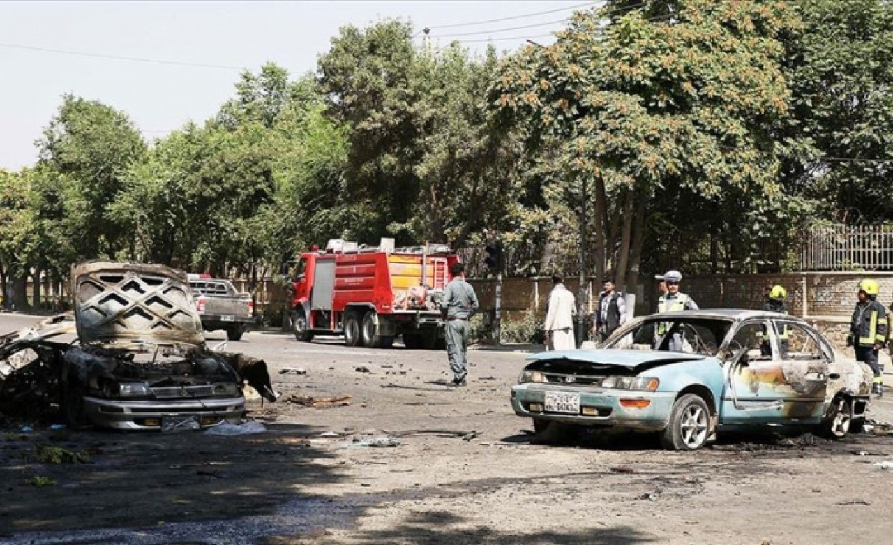 Kabil'de bombalı saldırı: Ortalık savaş alanına döndü