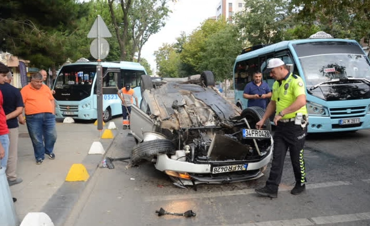 Kadıköy'de trafik kazası: 2 yaralı