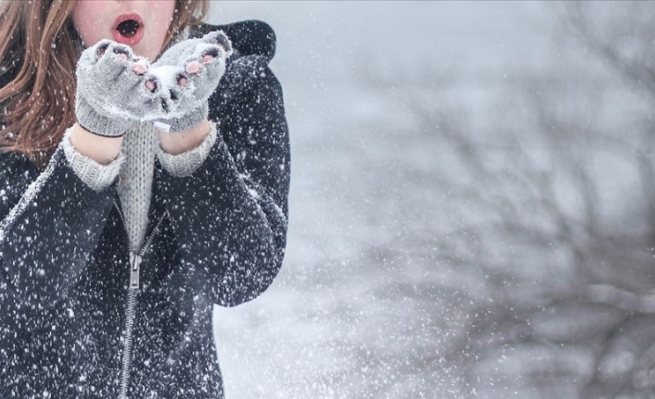 Kar taneleriyle plastik parçacıklar da yağıyor
