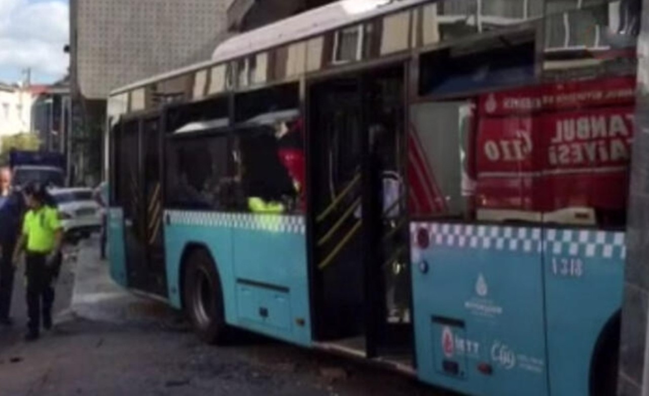 Kontrolden çıkan halk otobüsü evin duvarına çarptı... Çok sayıda yaralı var