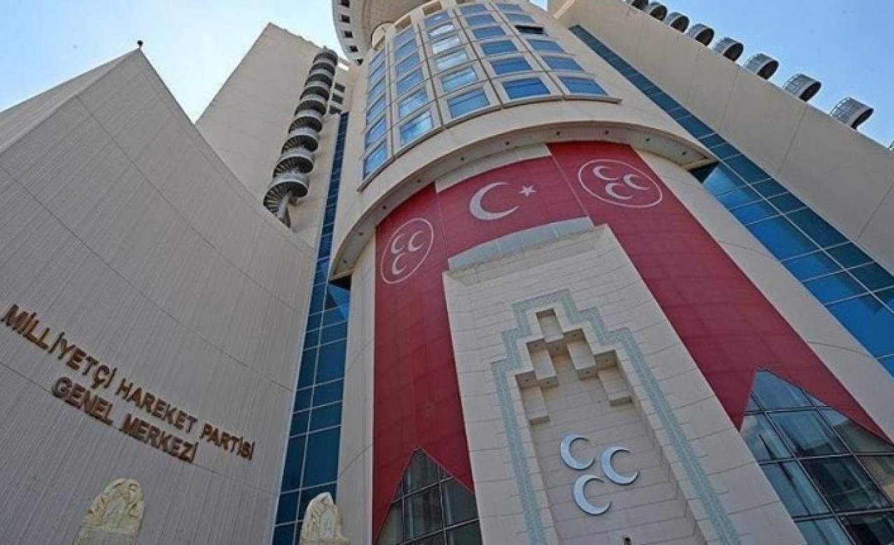 MHP'den Davutoğlu'nun sözlerine zehir zemberek yanıt: "İbretlik bir savrulma içerisinde"