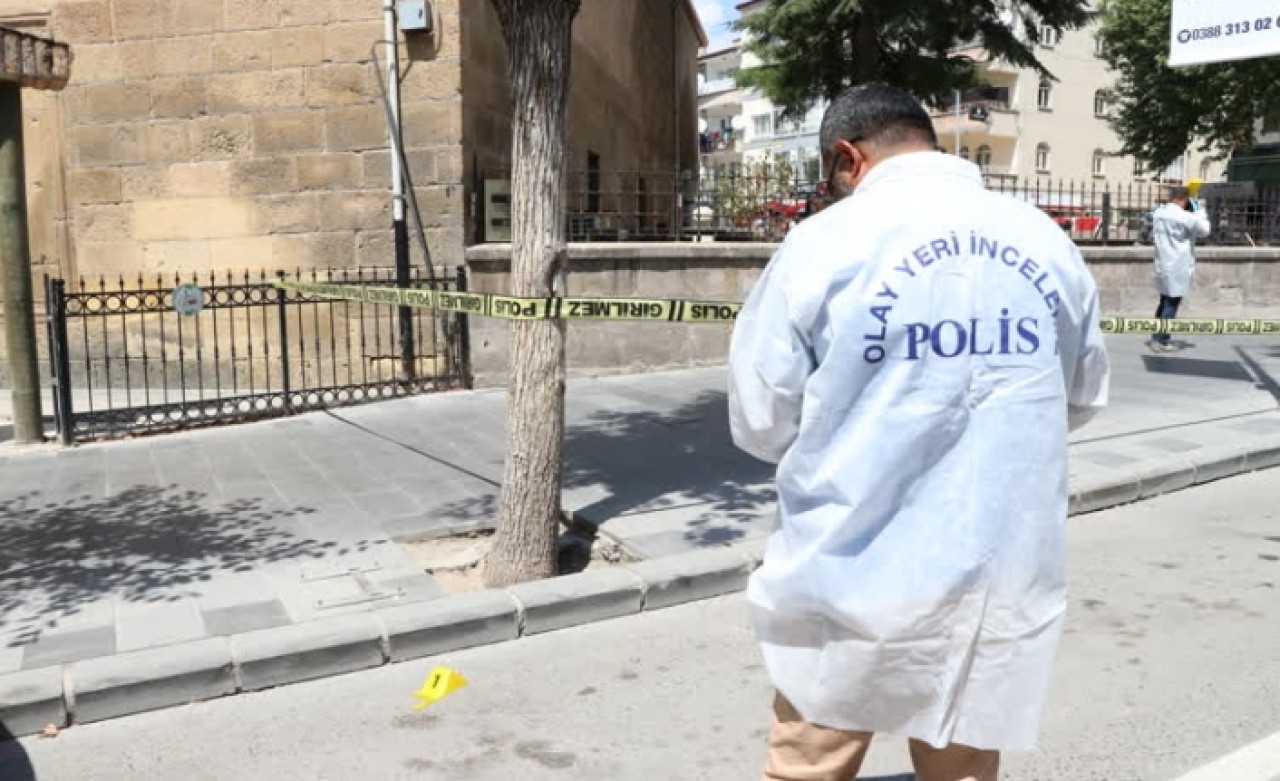 Niğde'de "yüksek sesle konuşma" kavgası: 2 yaralı