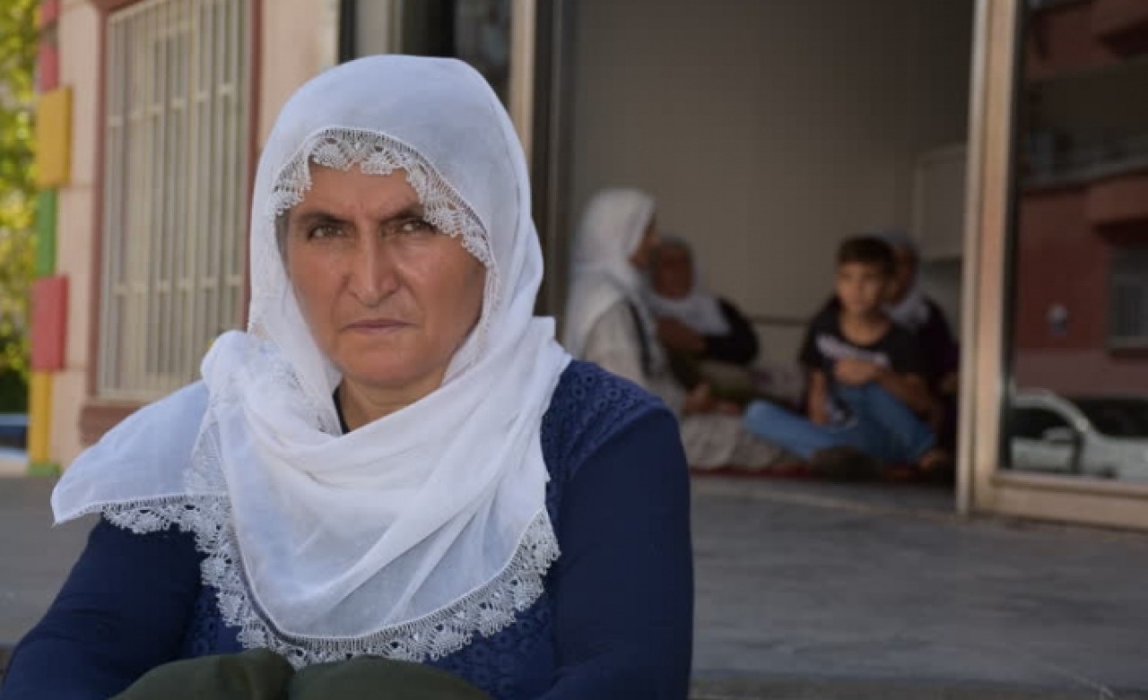 Oğlunun HDP tarafından dağa kaçırıldığını iddia eden Hacire Akar'a saldırı