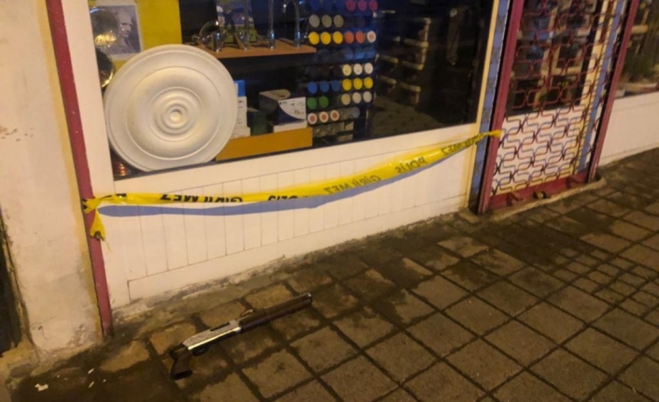 Öğrencisinin velisiyle tartışan öğretmen pompalı tüfekle dehşet saçtı