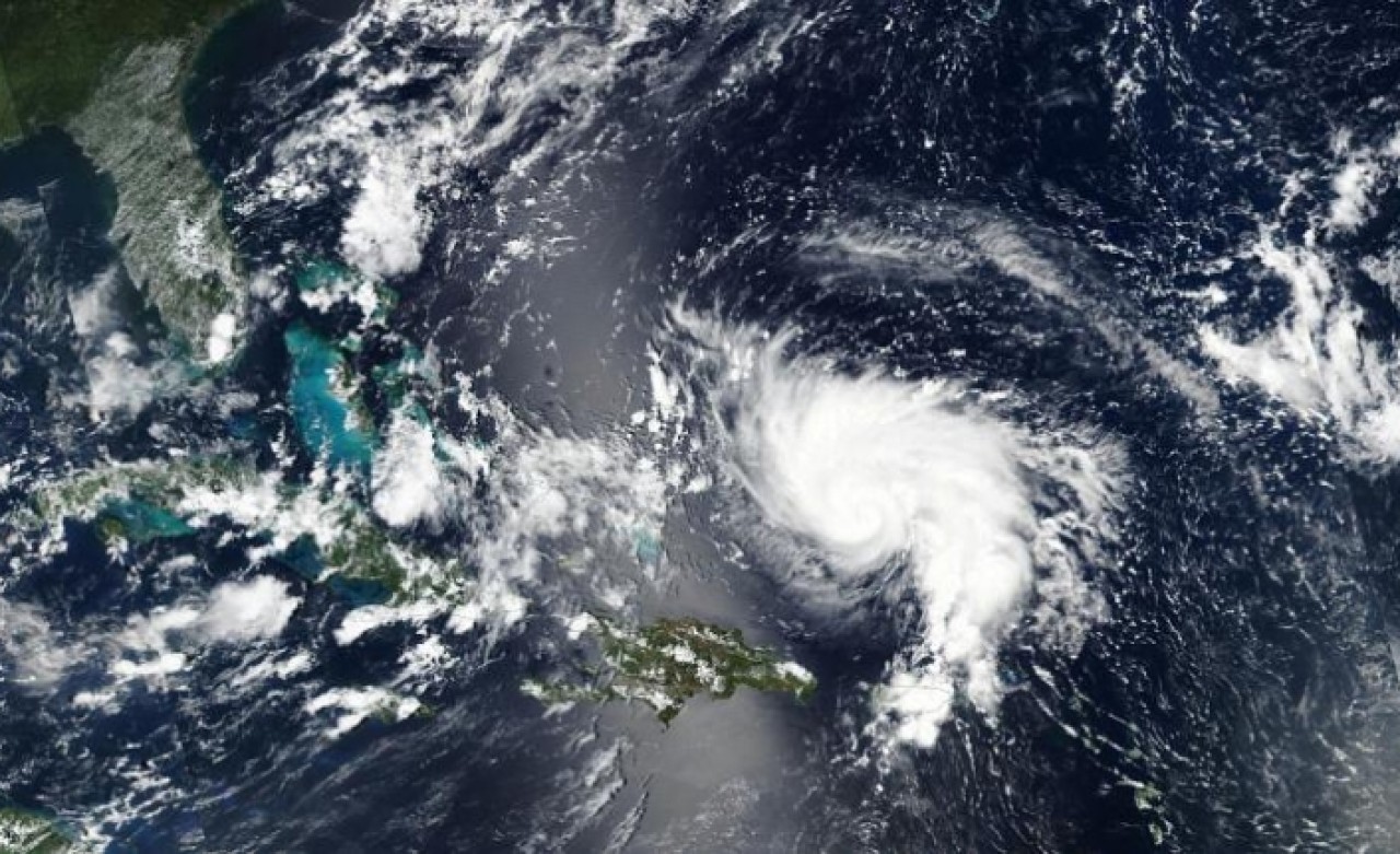 Olağan üstü hal ilan edilmişti: Kasırga 170 km hızla kıyıya doğru ilerliyor