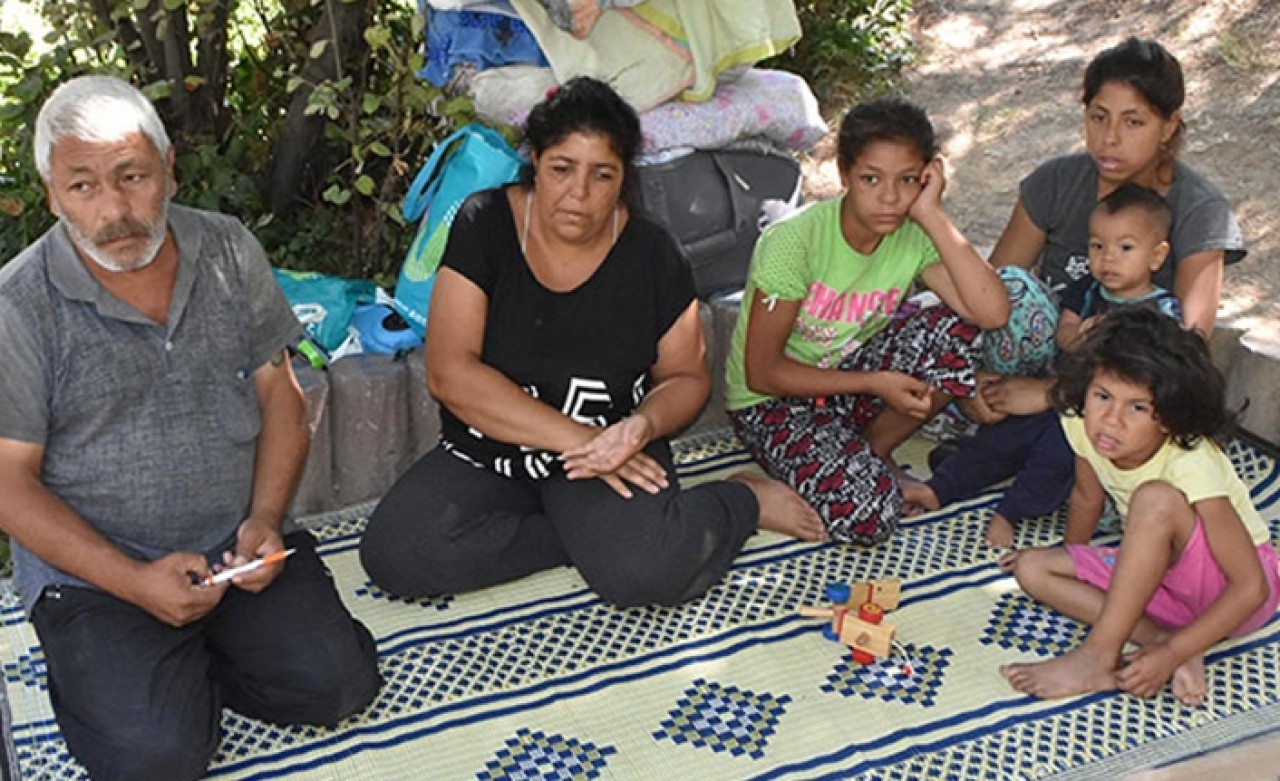 Parkta yaşayan ailenin dramı yürekleri burkuyor
