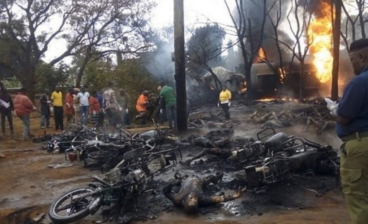 Petrol tankeri patladı: 62 kişi hayatını kaybetti