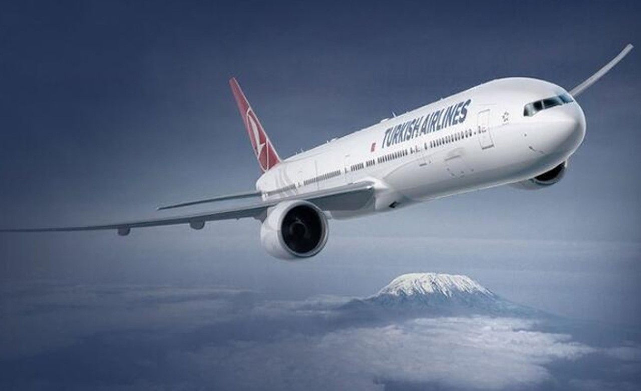 Pilotların dikkati korkunç kazayı önledi! Önlerine helikopter çıkınca...