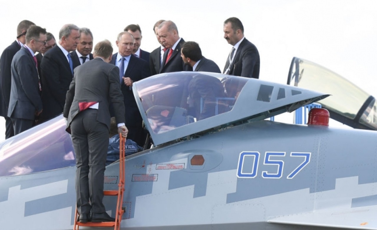 Putin ve Erdoğan,  Rusya'nın 5 nesil savaş uçağı SU-57'yi inceledi
