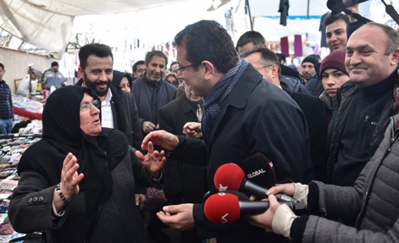 'Sana börek yaparım ama oy vermem' diyen teyze,  İmamoğlu'na kete yaptı