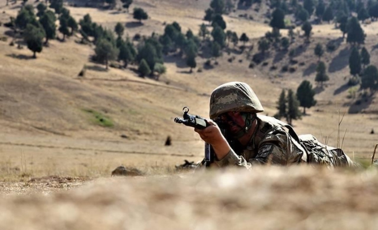 Şanlıurfa'da bir terörist silahıyla sınır hattında yakalandı