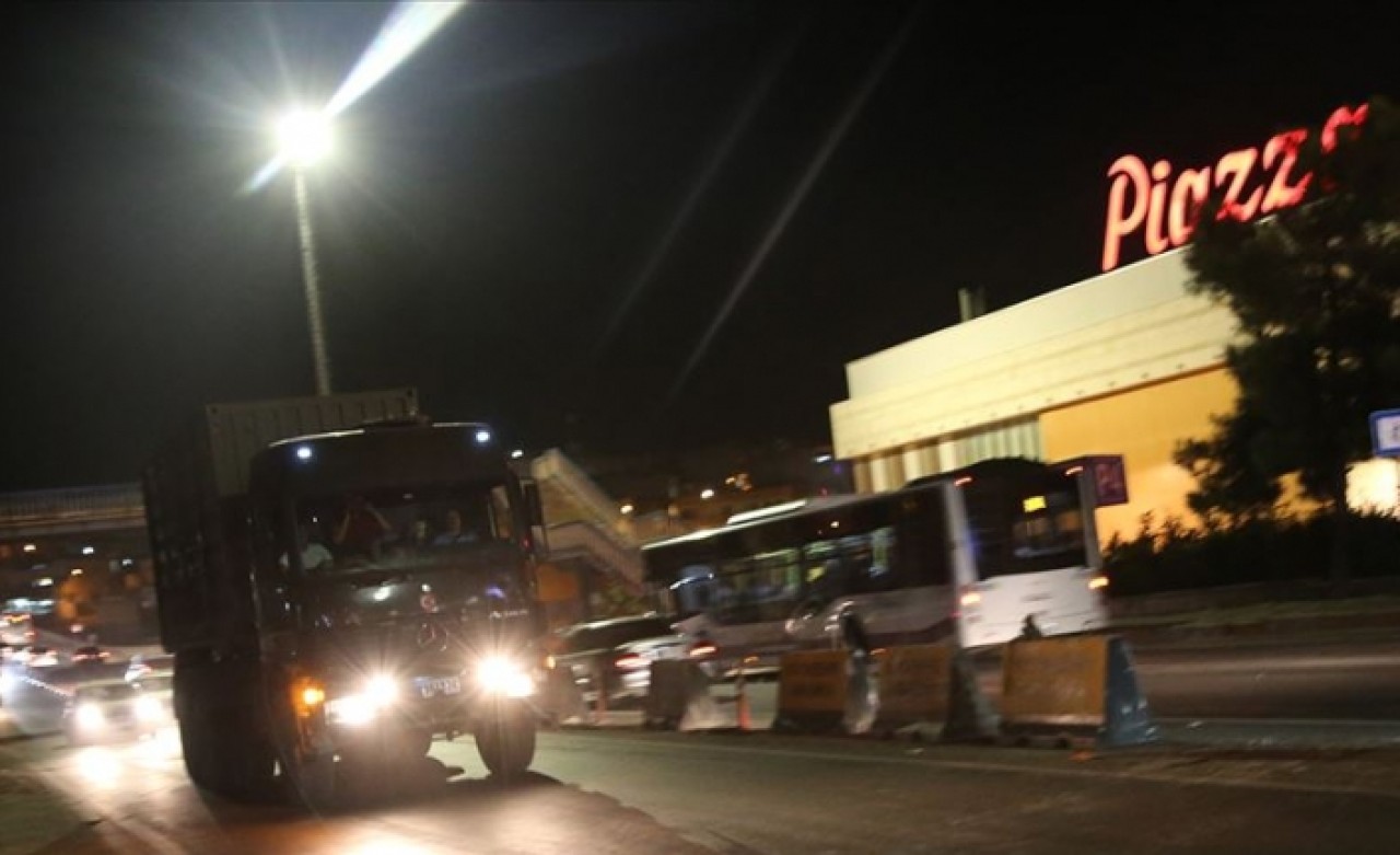 Şanlıurfa'da Suriye sınırına askeri sevkiyat