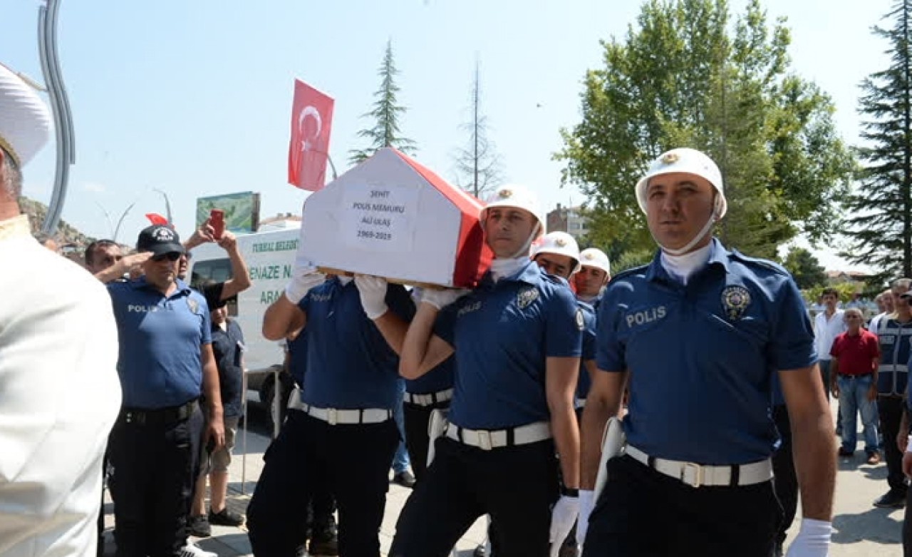 Şehit polis memuru son yolculuğuna uğurlandı
