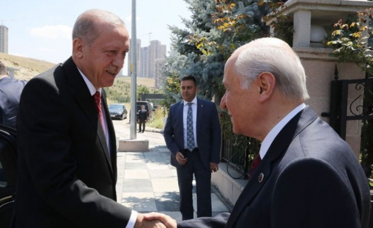 Şeker: Erdoğan,  Bahçeli'ye bir ev hediyesi götürmüş