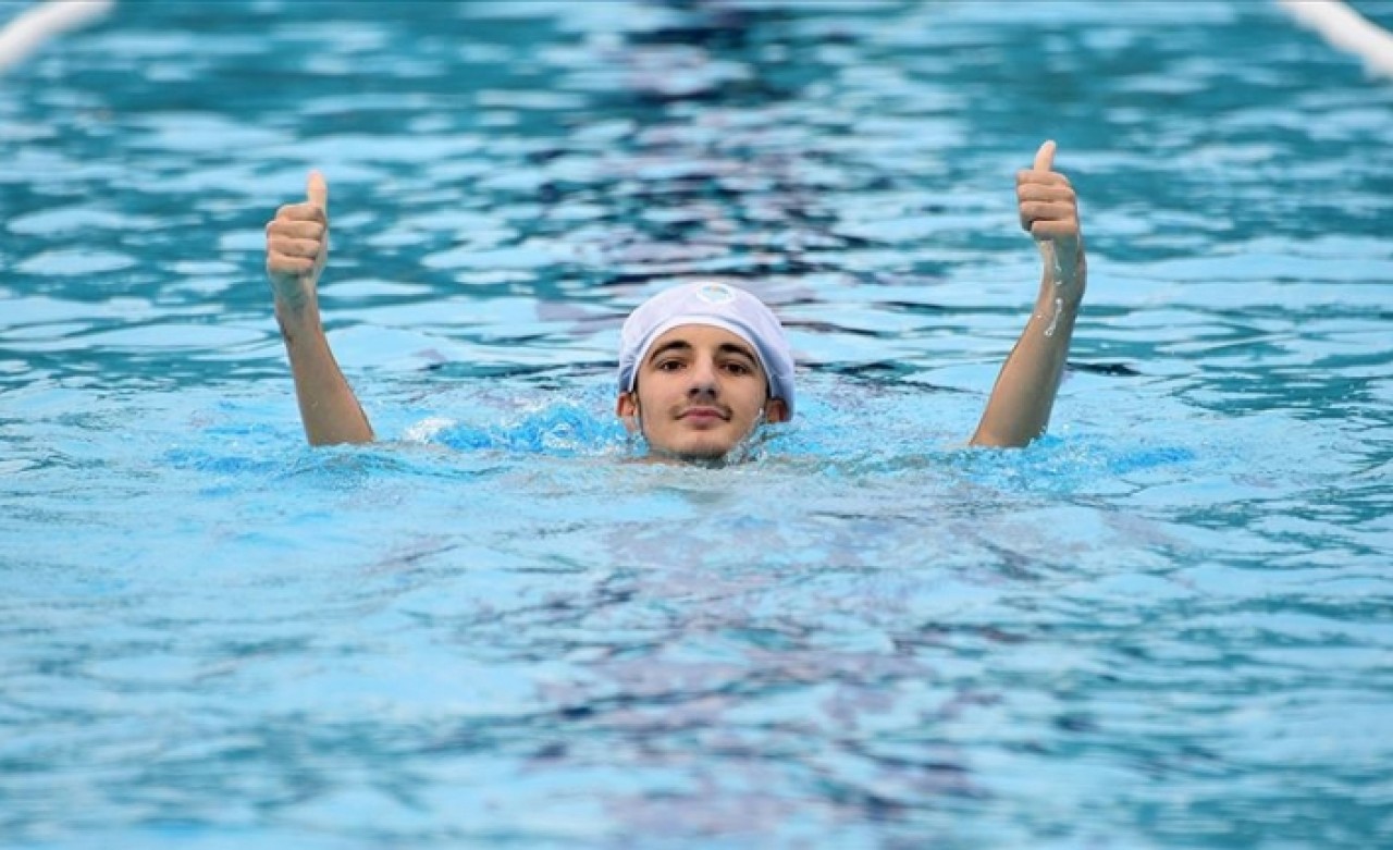 Skolyoz hastalığı yüzmeyle yüzde 50 geriledi