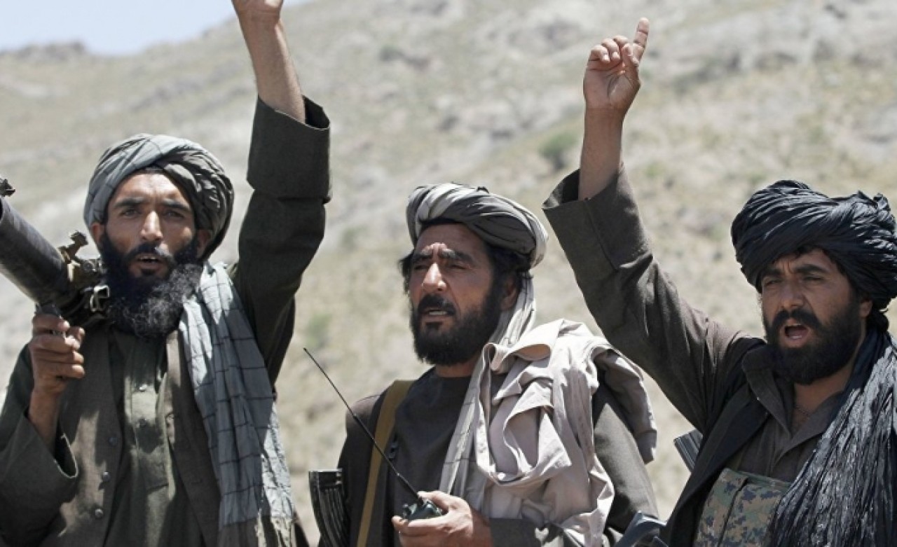 Taliban,  Afganistan'da bir kız lisesini ateşe verdi