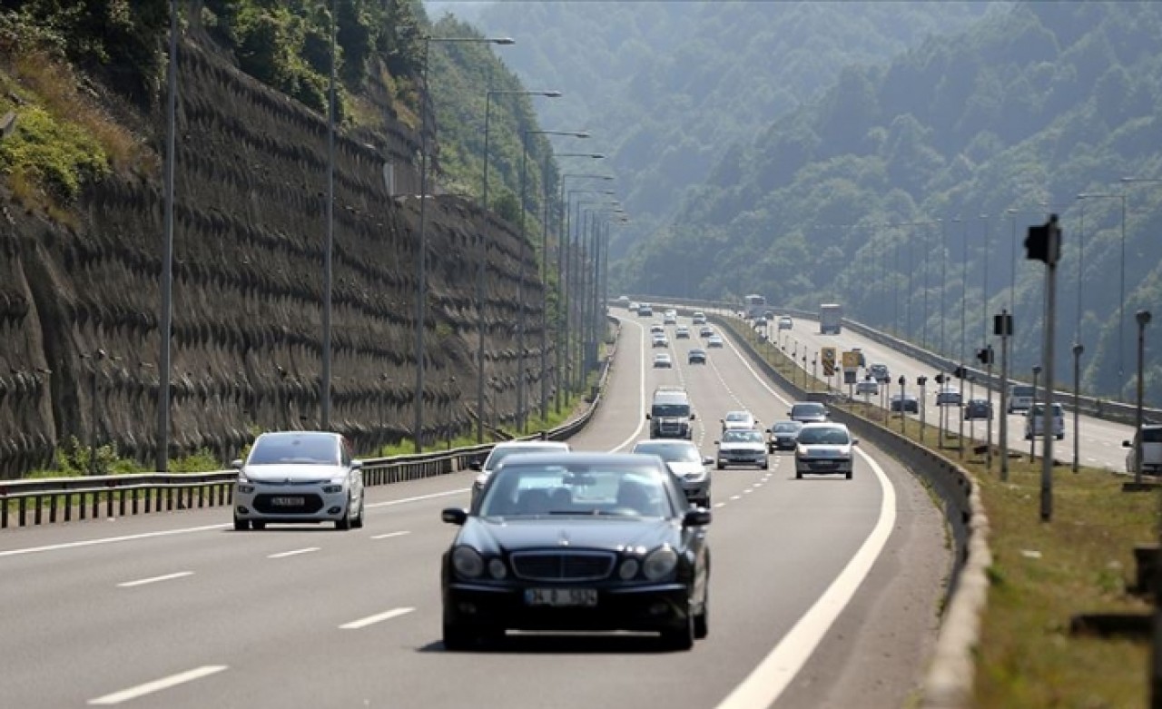 Tatilcilerin dönüş yolculuğu başladı