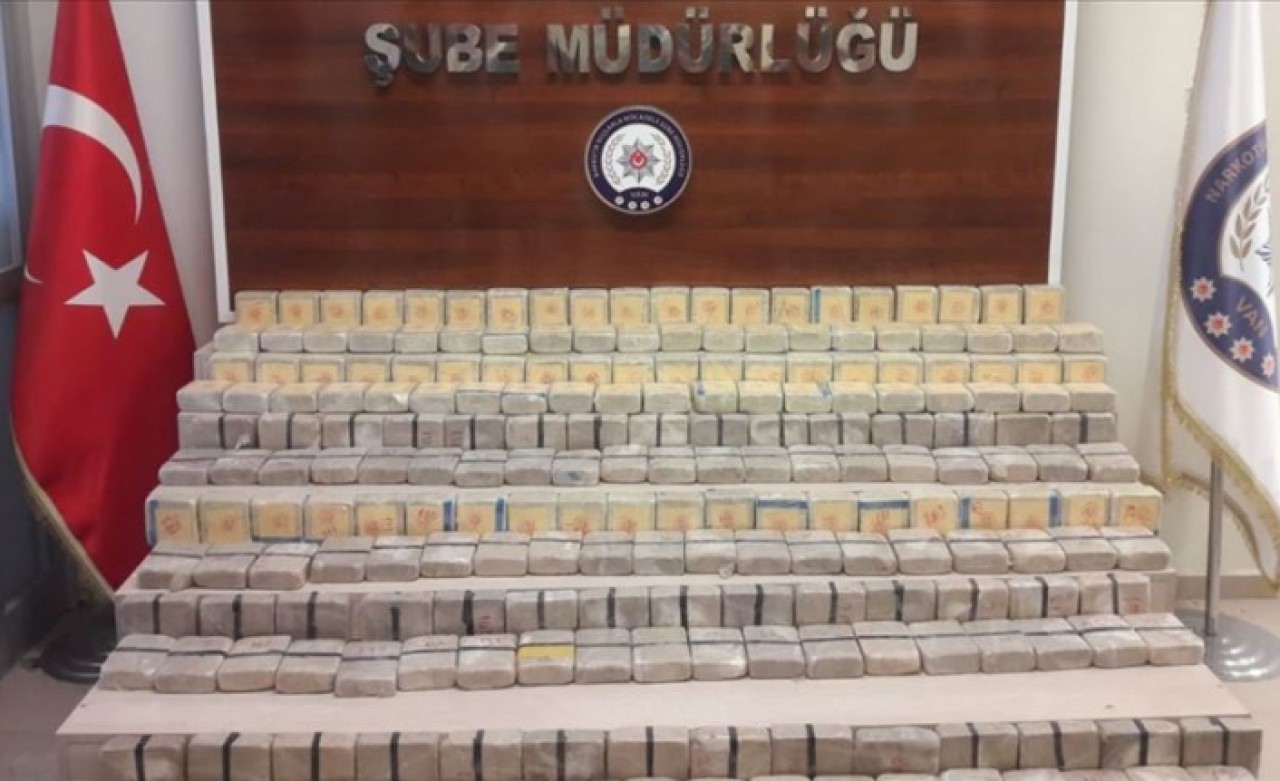 Otomobilin bagajında 111 kilo 820 gram eroin bulundu