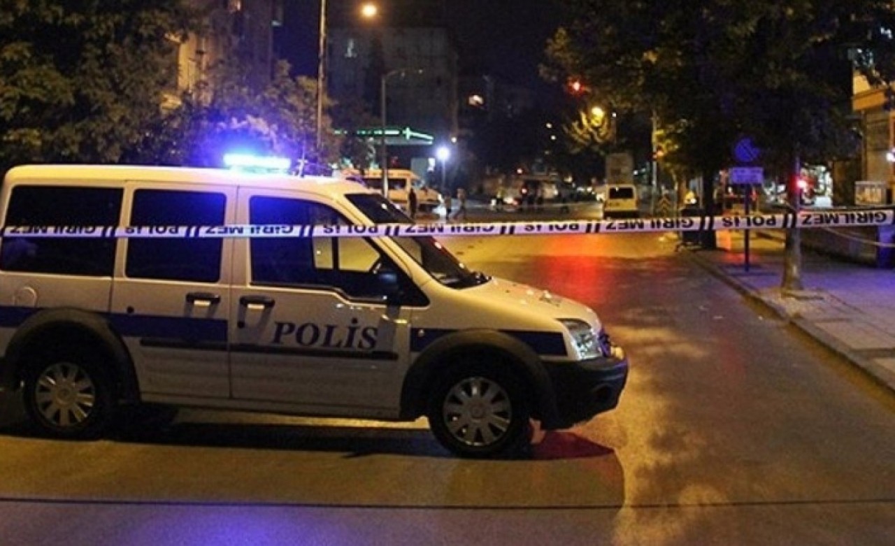 Veresiye içki almak isteyen kadın,  tekel sahibinin kafasına pos cihazı fırlattı