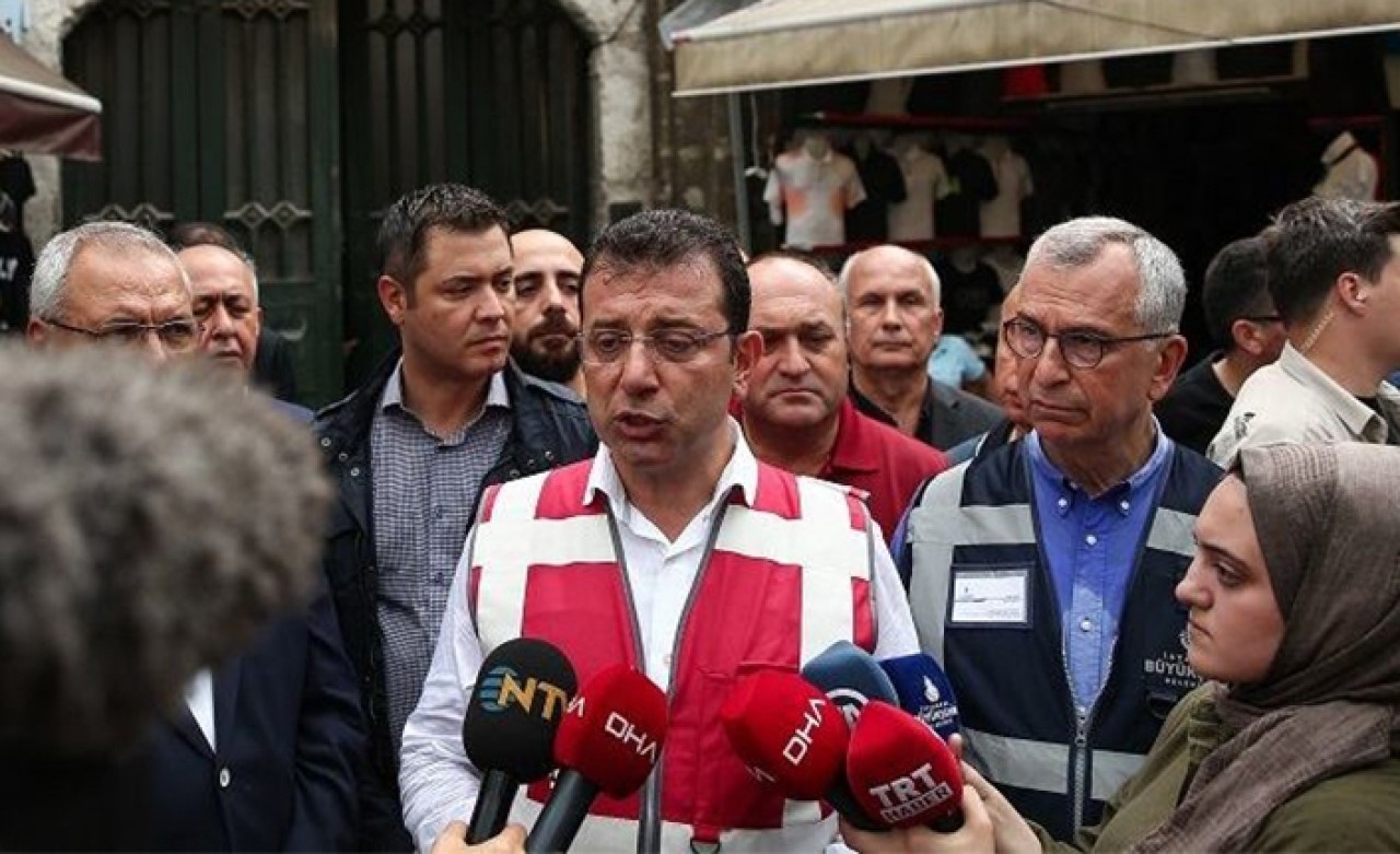 Yağmur sonrası incelemelerde bulunan İmamoğlu tatil eleştirilerine de yanıt verdi