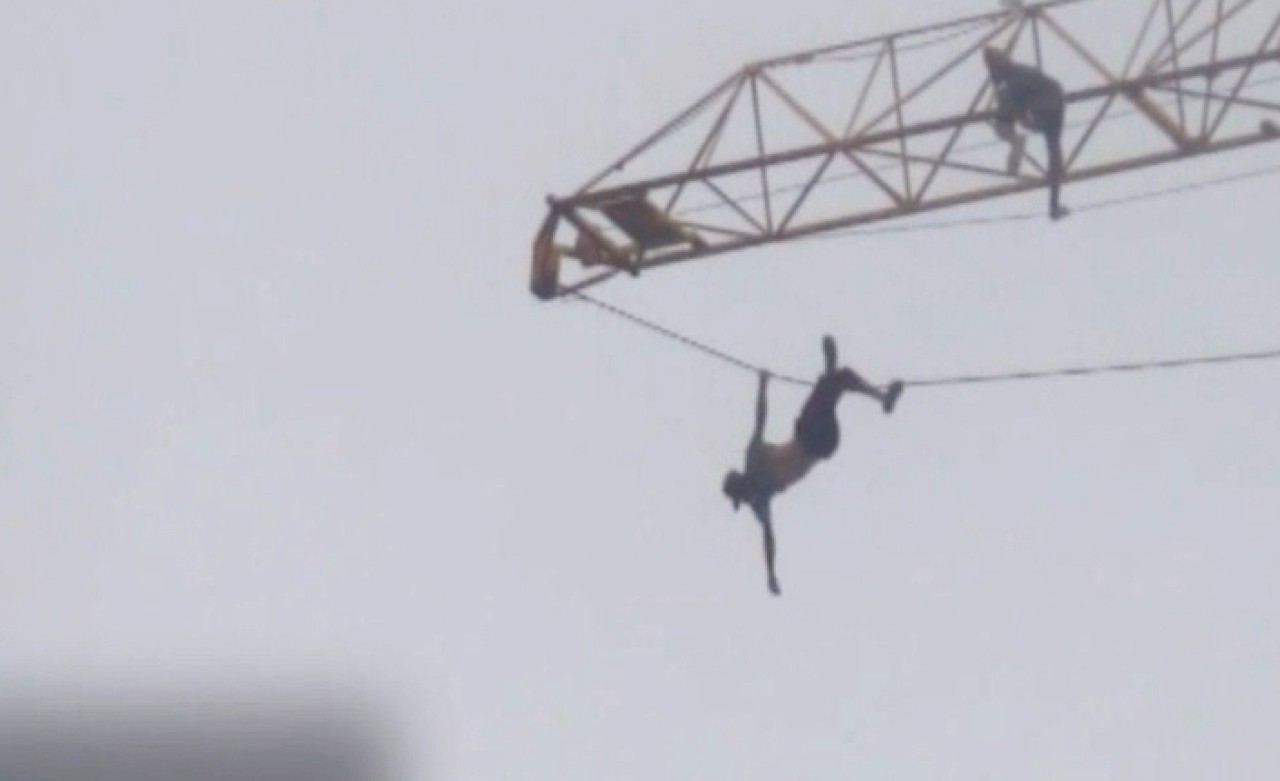 Yürekleri ağza getirdi! 1 saat asılı kaldı,  beklediği haber gelince...